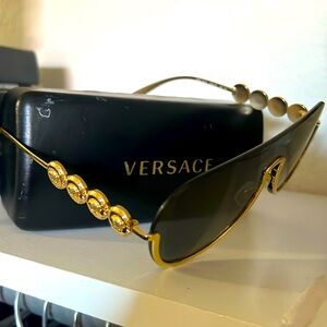 Versace beautiful sunglasses 😻